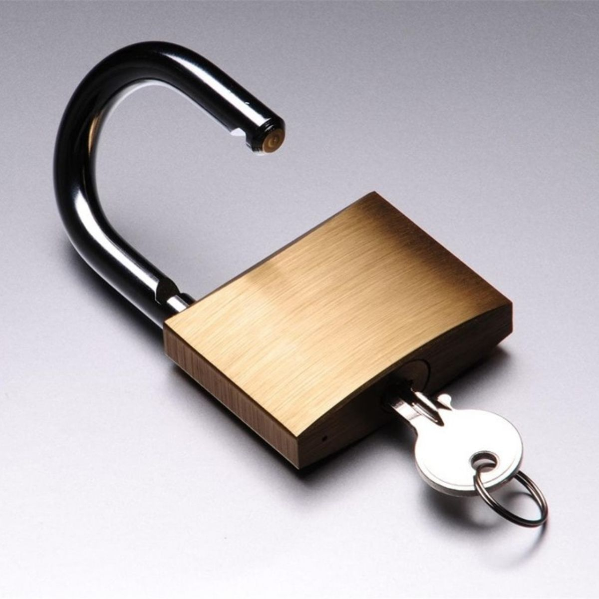 Candado De Bronce Laton De 30mm Con 3 Llaves Jadever Color Dorado Oscuro - Imagen 2