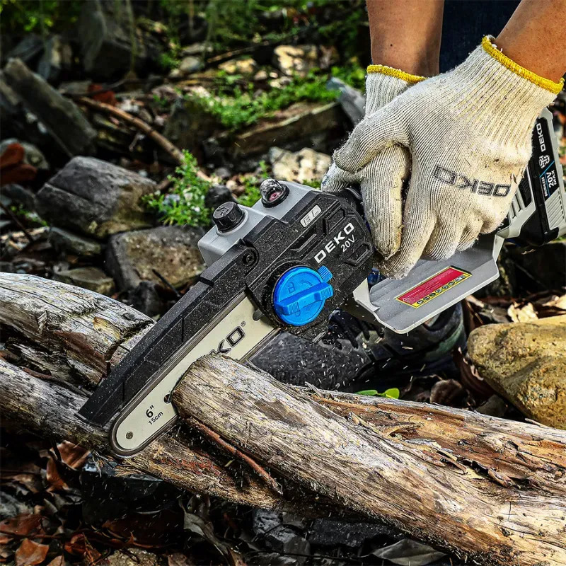 Mini Motosierra Inalámbrica 20v Batería Y Maletín Deko 6'' - Imagen 3